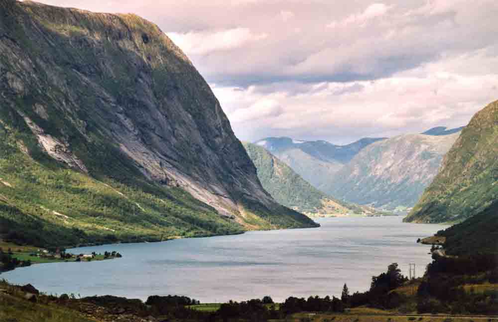184 - Noruega - fiordo - 2001